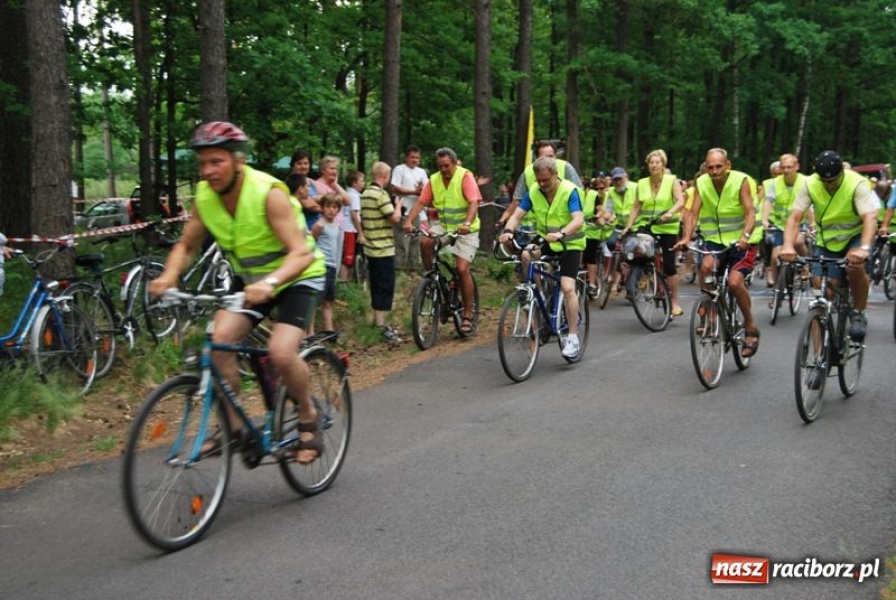 Zdjęcie w galerii na portalu naszraciborz.pl: Rowerami ścigali proboszcza wiadomości z regionu