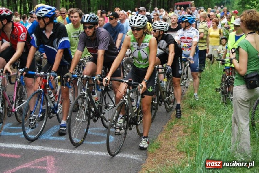 Zdjęcie w galerii na portalu naszraciborz.pl: Rowerami ścigali proboszcza wiadomości z regionu