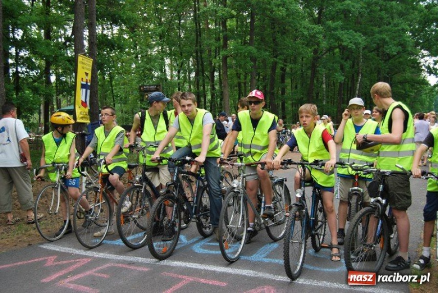 Zdjęcie w galerii na portalu naszraciborz.pl: Rowerami ścigali proboszcza wiadomości z regionu