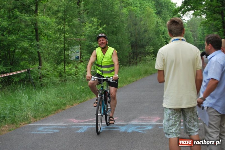 Zdjęcie w galerii na portalu naszraciborz.pl: Rowerami ścigali proboszcza wiadomości z regionu