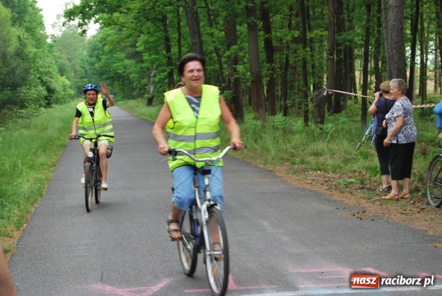 Zdjęcie w galerii na portalu naszraciborz.pl: Rowerami ścigali proboszcza wiadomości z regionu
