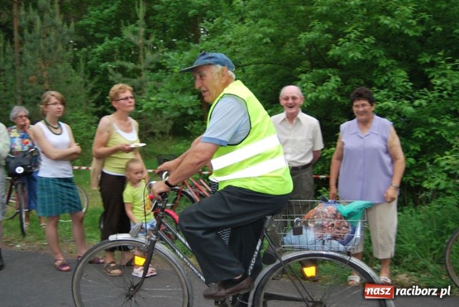 Zdjęcie w galerii na portalu naszraciborz.pl: Rowerami ścigali proboszcza wiadomości z regionu