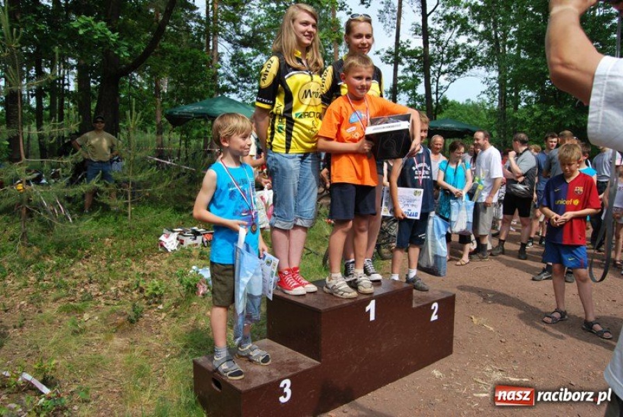 Zdjęcie w galerii na portalu naszraciborz.pl: Rowerami ścigali proboszcza wiadomości z regionu