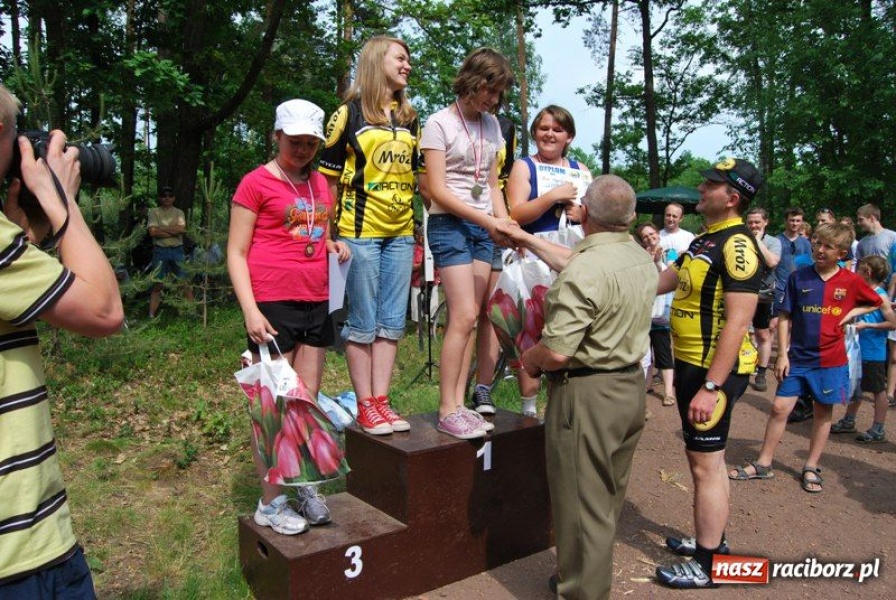 Zdjęcie w galerii na portalu naszraciborz.pl: Rowerami ścigali proboszcza wiadomości z regionu