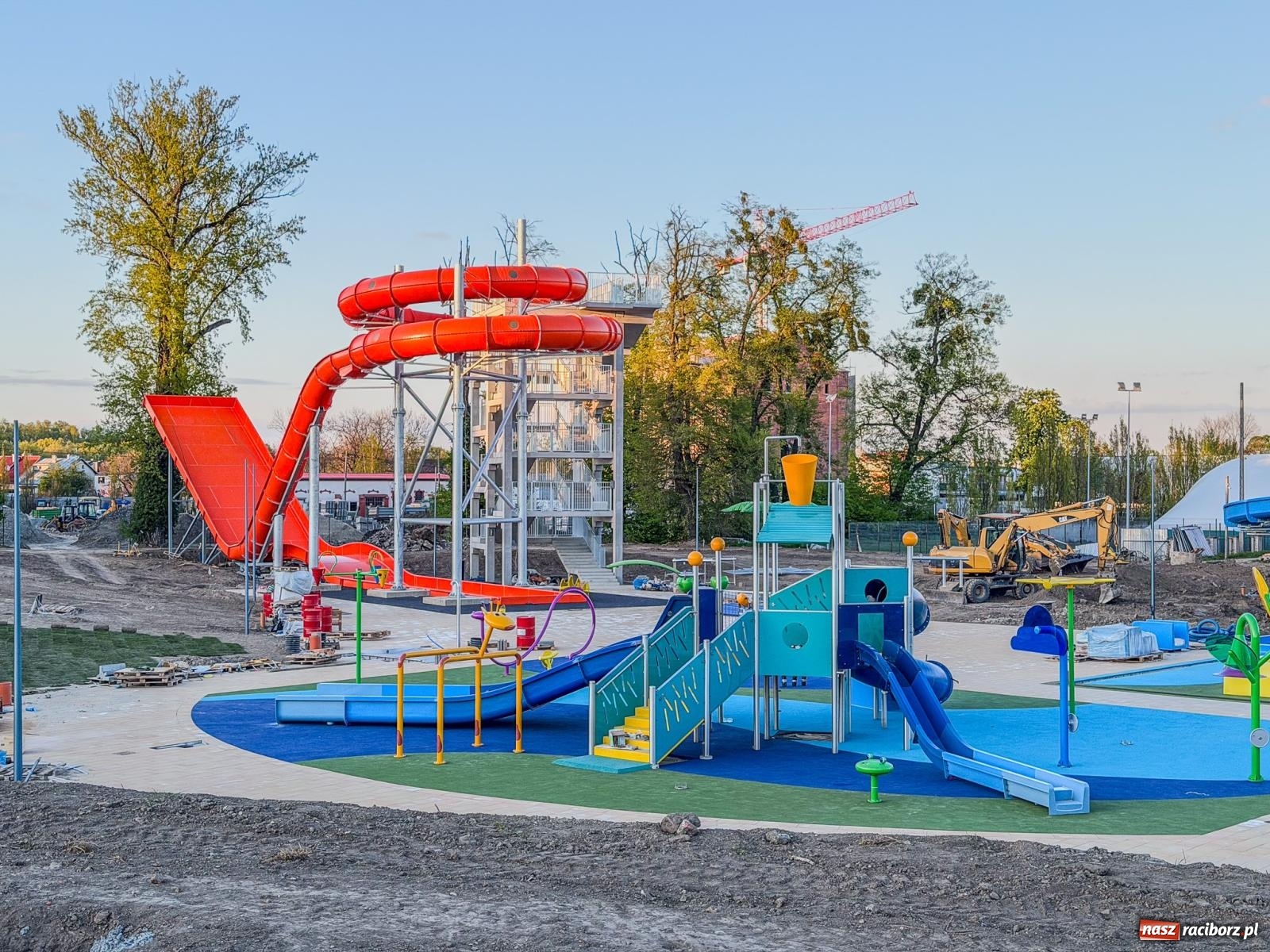 Zdjęcie w galerii na portalu naszraciborz.pl: Tak wyglądają dziś nowe baseny na Ostrogu. Prezydent zapowiada otwarcie w czerwcu, opozycja ma wątpliwości [FOTO] wiadomości z regionu