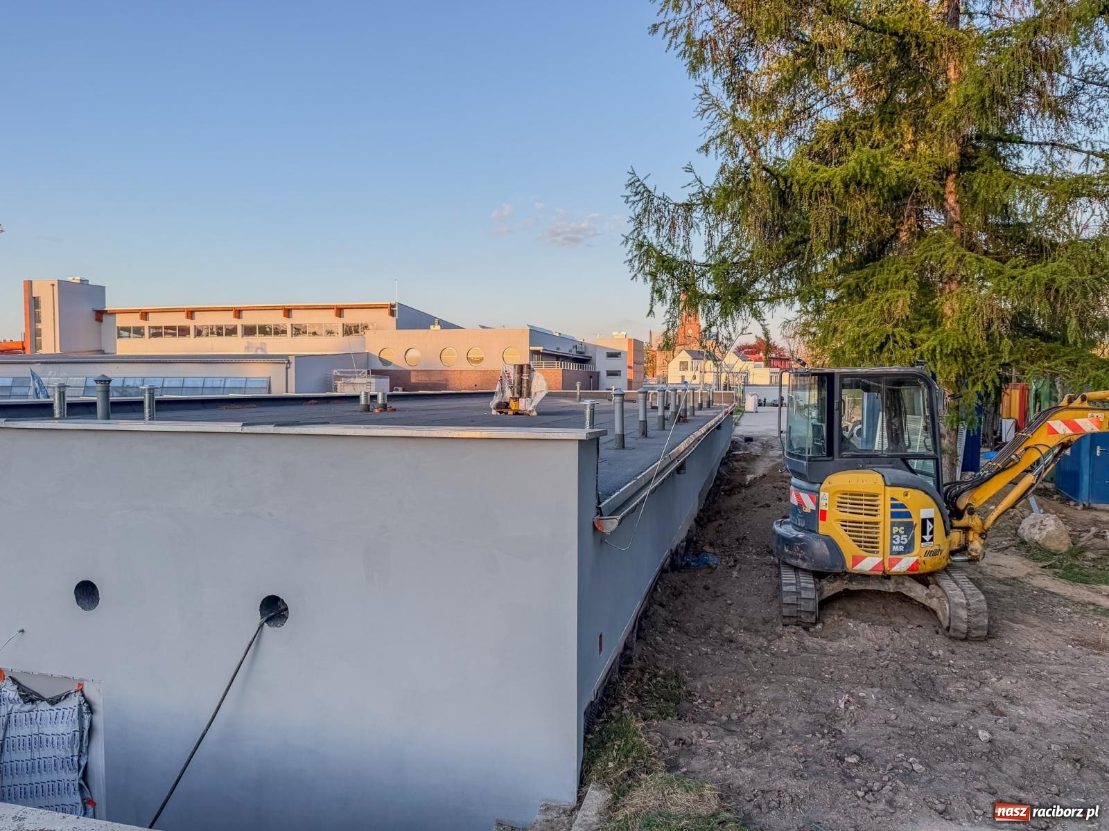 Zdjęcie w galerii na portalu naszraciborz.pl: Tak wyglądają dziś nowe baseny na Ostrogu. Prezydent zapowiada otwarcie w czerwcu, opozycja ma wątpliwości [FOTO] wiadomości z regionu