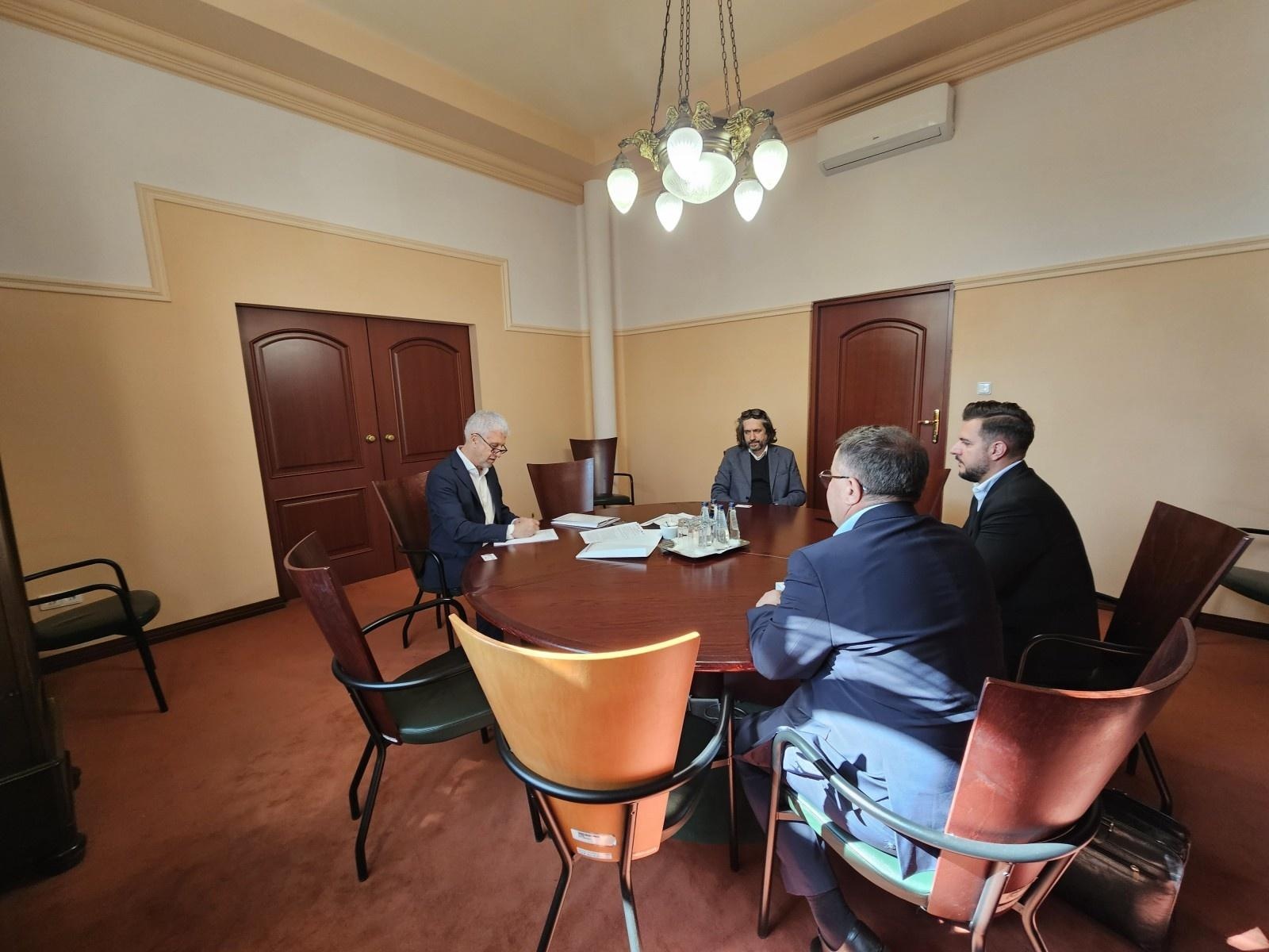 Zdjęcie w galerii na portalu naszraciborz.pl: Prezydent podpisał umowę na budowę centrum przesiadkowego przy Pocztowej wiadomości z regionu