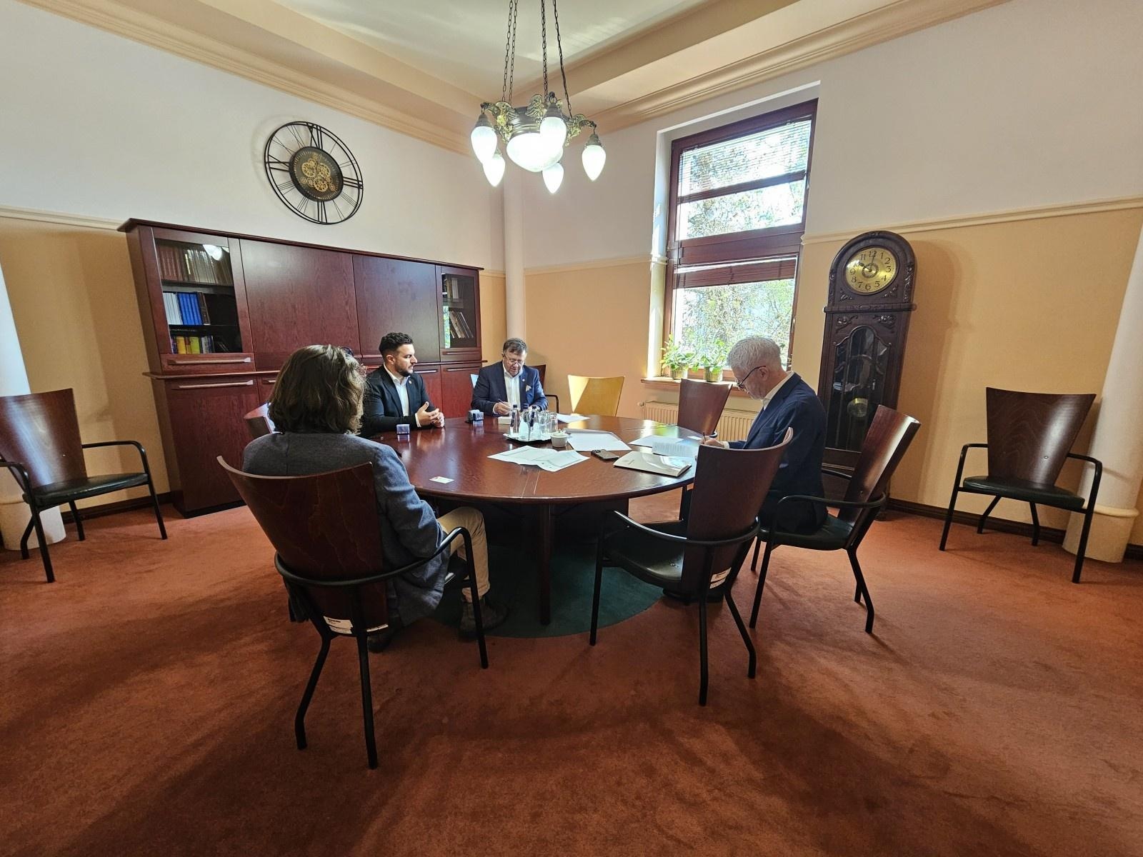 Zdjęcie w galerii na portalu naszraciborz.pl: Prezydent podpisał umowę na budowę centrum przesiadkowego przy Pocztowej wiadomości z regionu