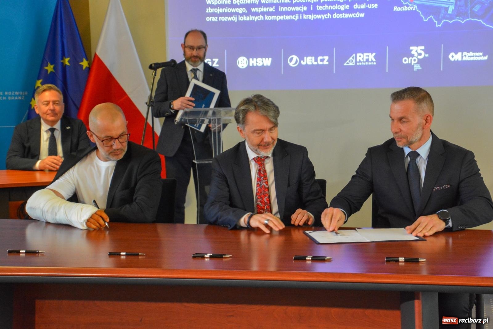 Zdjęcie w galerii na portalu naszraciborz.pl: Historyczny zwrot w Raciborzu: dawne Rafako staje się bastionem obronnym RP [FOTO i WIDEO] wiadomości z regionu