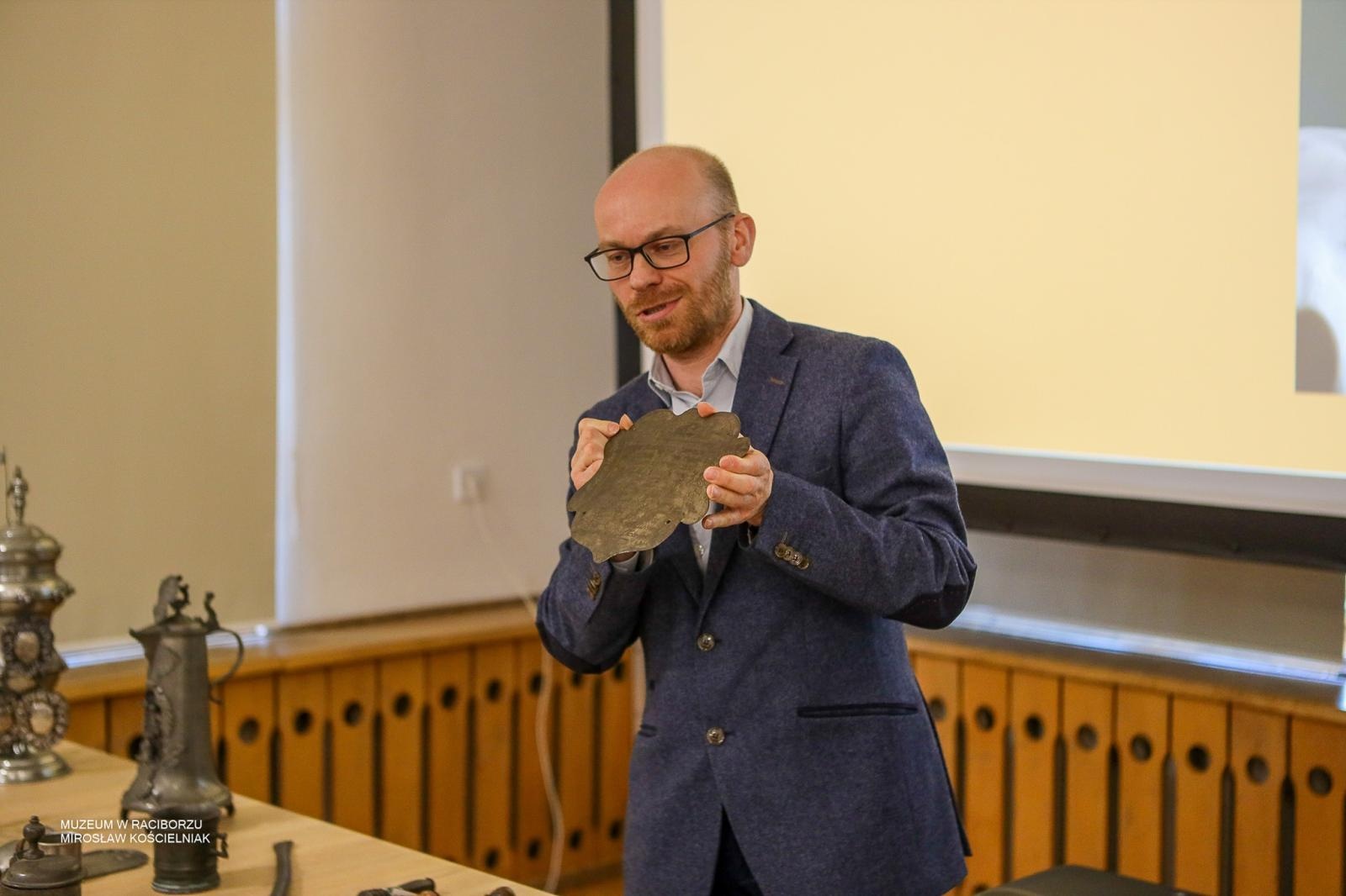 Zdjęcie w galerii na portalu naszraciborz.pl: Czwartkowe muzealne spotkania z zabytkami o tradycjach cechowych Raciborza wiadomości z regionu