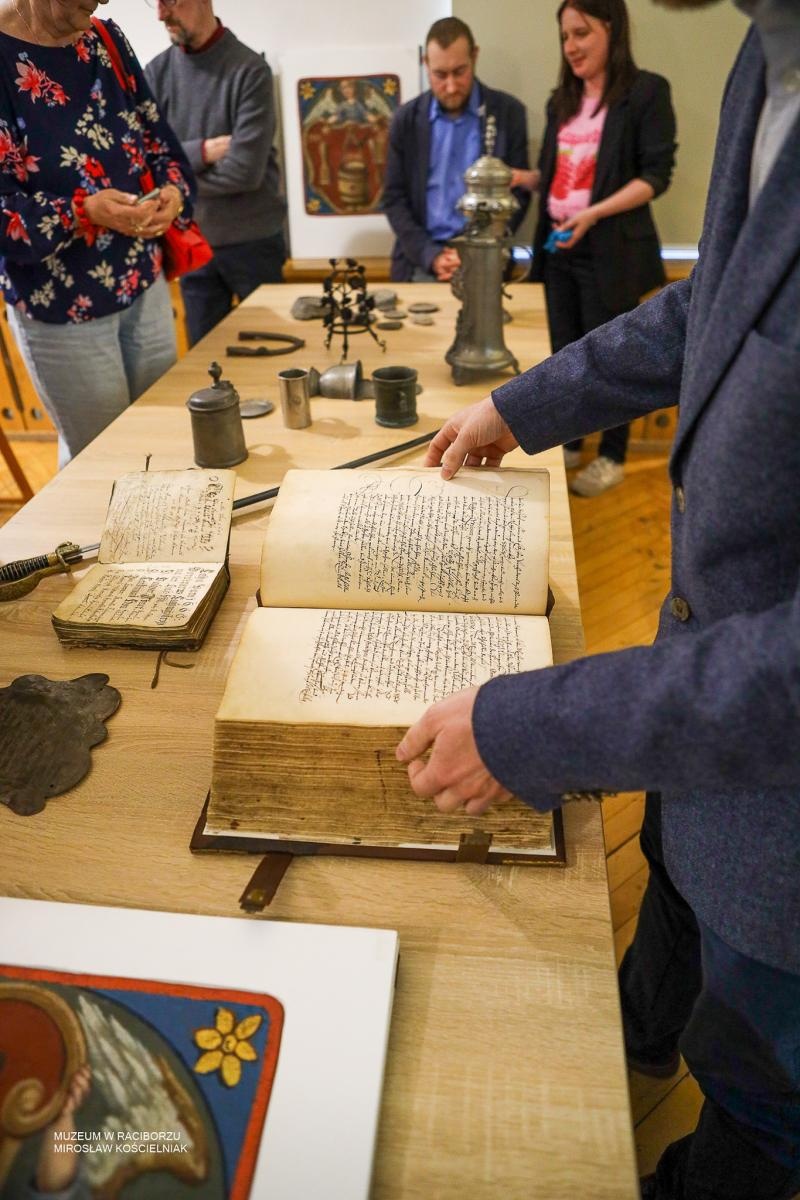 Zdjęcie w galerii na portalu naszraciborz.pl: Czwartkowe muzealne spotkania z zabytkami o tradycjach cechowych Raciborza wiadomości z regionu