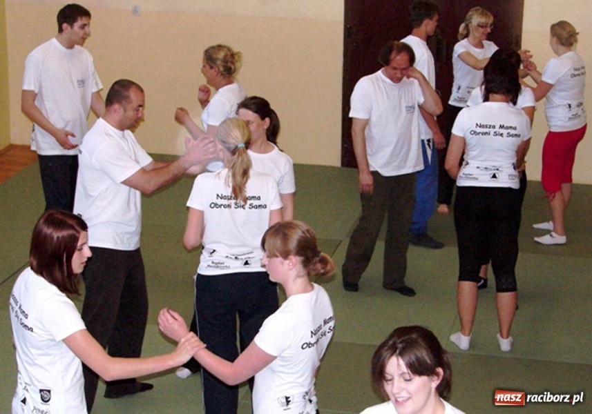 Zdjęcie w galerii na portalu naszraciborz.pl: Nasza mama obroni się sama wiadomości z regionu