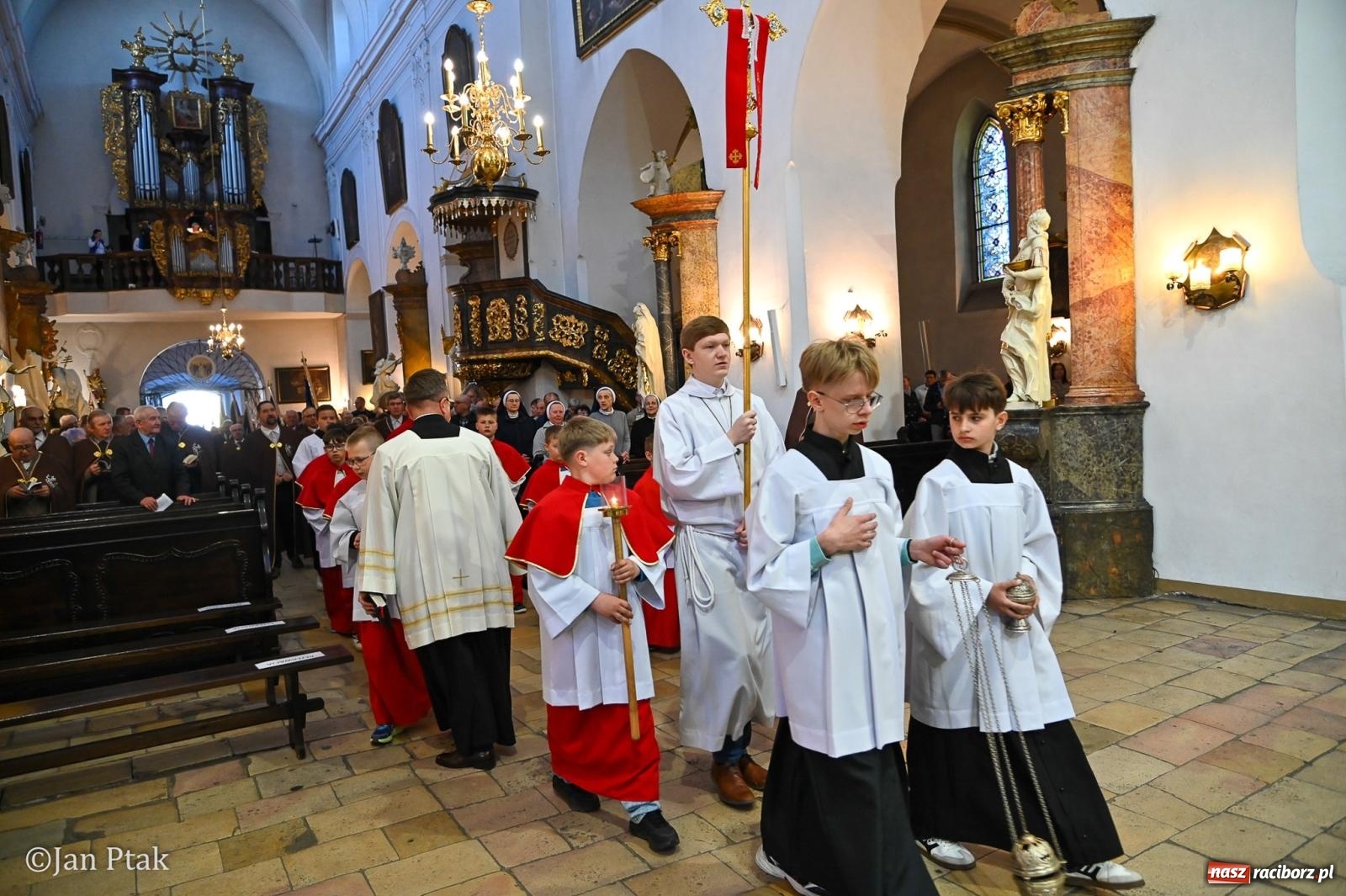 Zdjęcie w galerii na portalu naszraciborz.pl: Diecezjalne Święto Rodziny i XIII Jarmark Cysterski w Jemielnicy [FOTO] wiadomości z regionu