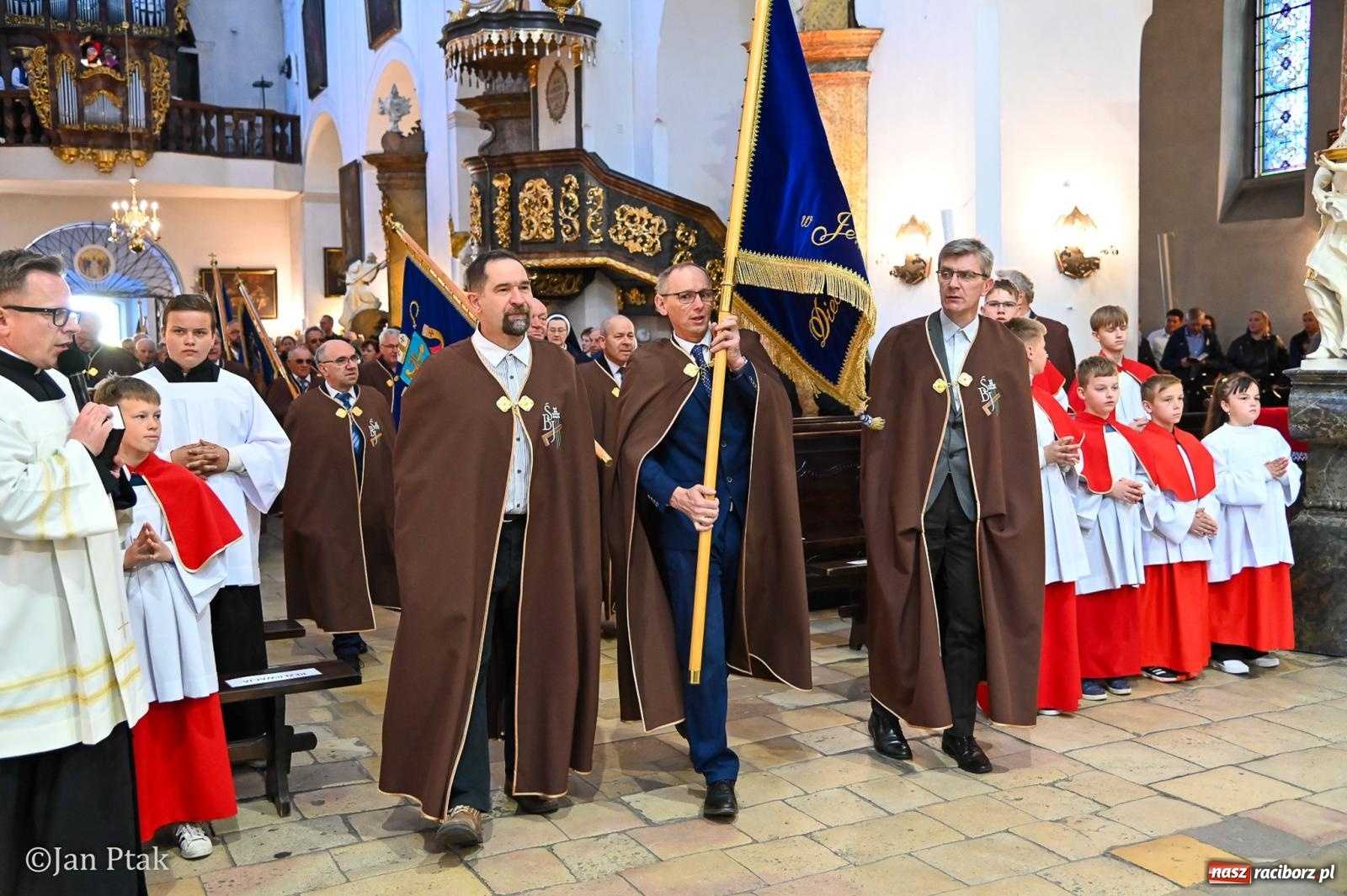 Zdjęcie w galerii na portalu naszraciborz.pl: Diecezjalne Święto Rodziny i XIII Jarmark Cysterski w Jemielnicy [FOTO] wiadomości z regionu
