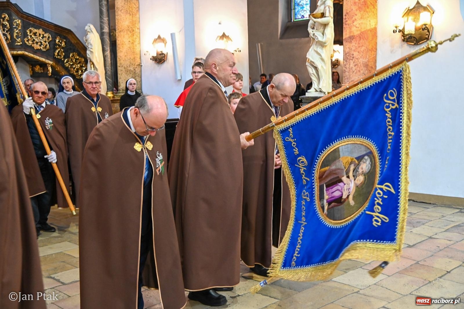 Zdjęcie w galerii na portalu naszraciborz.pl: Diecezjalne Święto Rodziny i XIII Jarmark Cysterski w Jemielnicy [FOTO] wiadomości z regionu