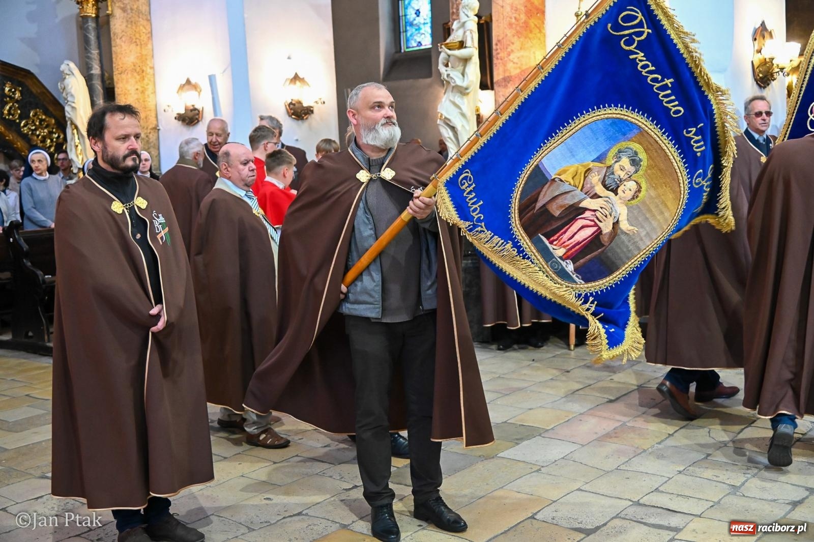 Zdjęcie w galerii na portalu naszraciborz.pl: Diecezjalne Święto Rodziny i XIII Jarmark Cysterski w Jemielnicy [FOTO] wiadomości z regionu