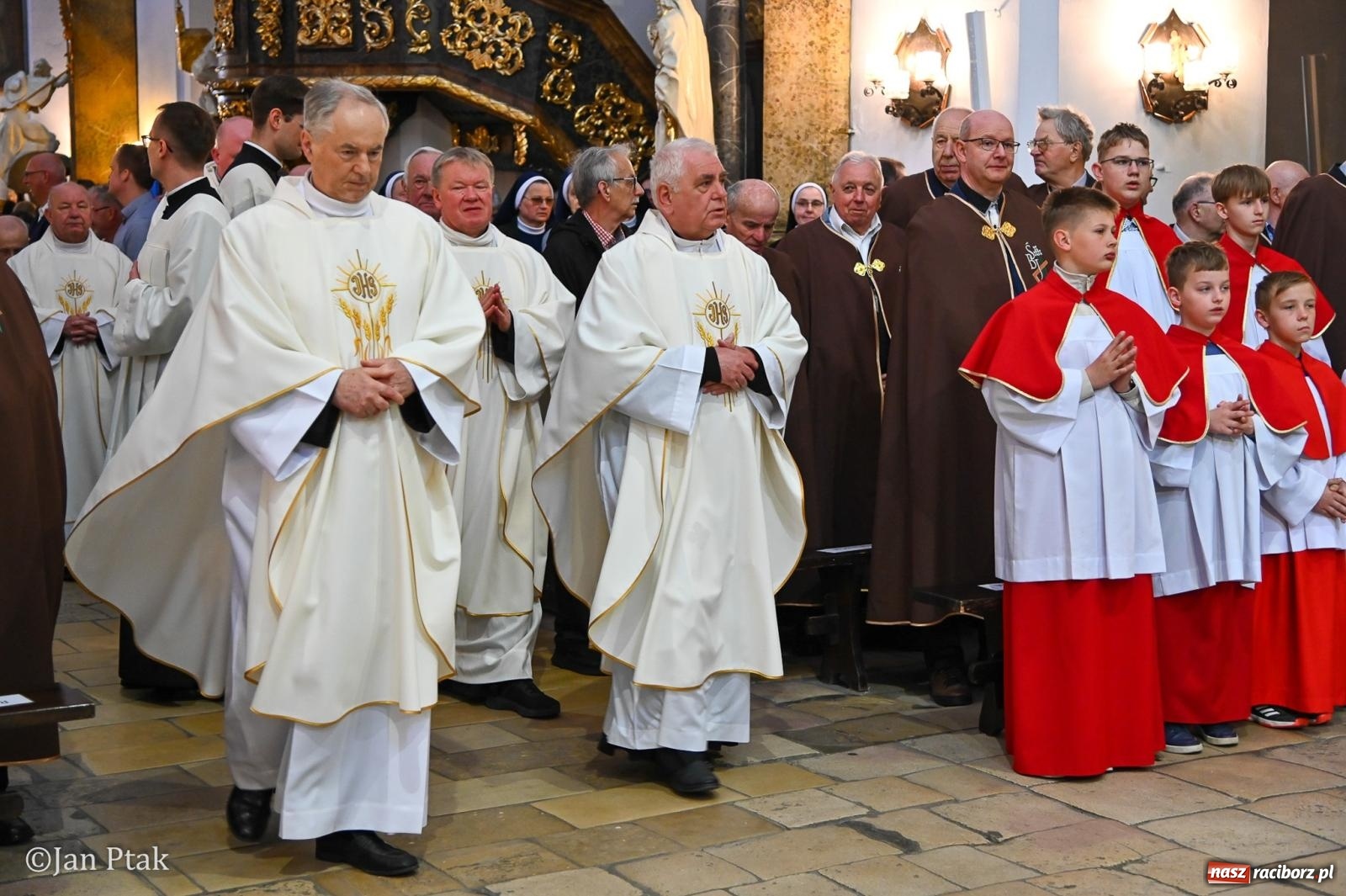 Zdjęcie w galerii na portalu naszraciborz.pl: Diecezjalne Święto Rodziny i XIII Jarmark Cysterski w Jemielnicy [FOTO] wiadomości z regionu