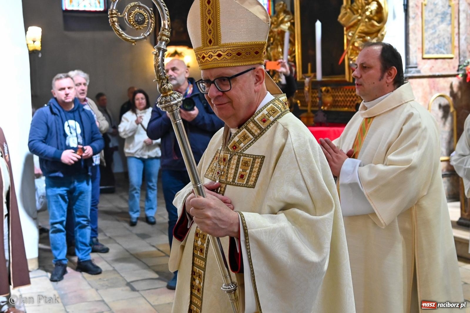 Zdjęcie w galerii na portalu naszraciborz.pl: Diecezjalne Święto Rodziny i XIII Jarmark Cysterski w Jemielnicy [FOTO] wiadomości z regionu