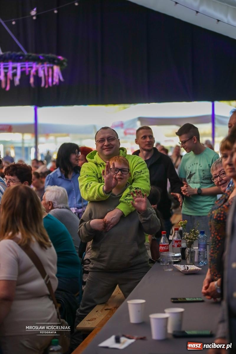 Zdjęcie w galerii na portalu naszraciborz.pl: Majówka Pokoleń w Szymocicach. Pierwszy dzień za nami, drugi przed uczestnikami [FOTO i WIDEO] wiadomości z regionu