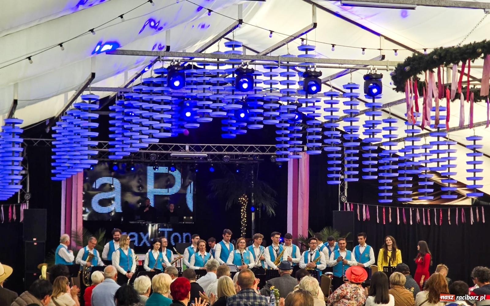 Zdjęcie w galerii na portalu naszraciborz.pl: Majówka Pokoleń w Szymocicach. Pierwszy dzień za nami, drugi przed uczestnikami [FOTO i WIDEO] wiadomości z regionu