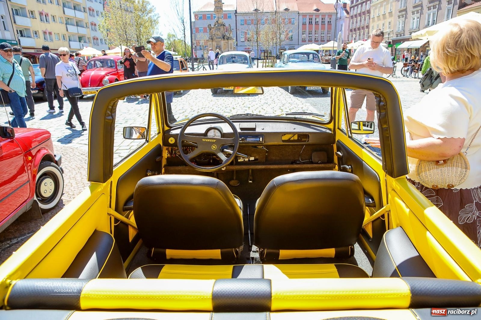 Zdjęcie w galerii na portalu naszraciborz.pl: Majówka Pokoleń w AquaBrax zawitała do Raciborza. Klasyki opanowały rynek wiadomości z regionu
