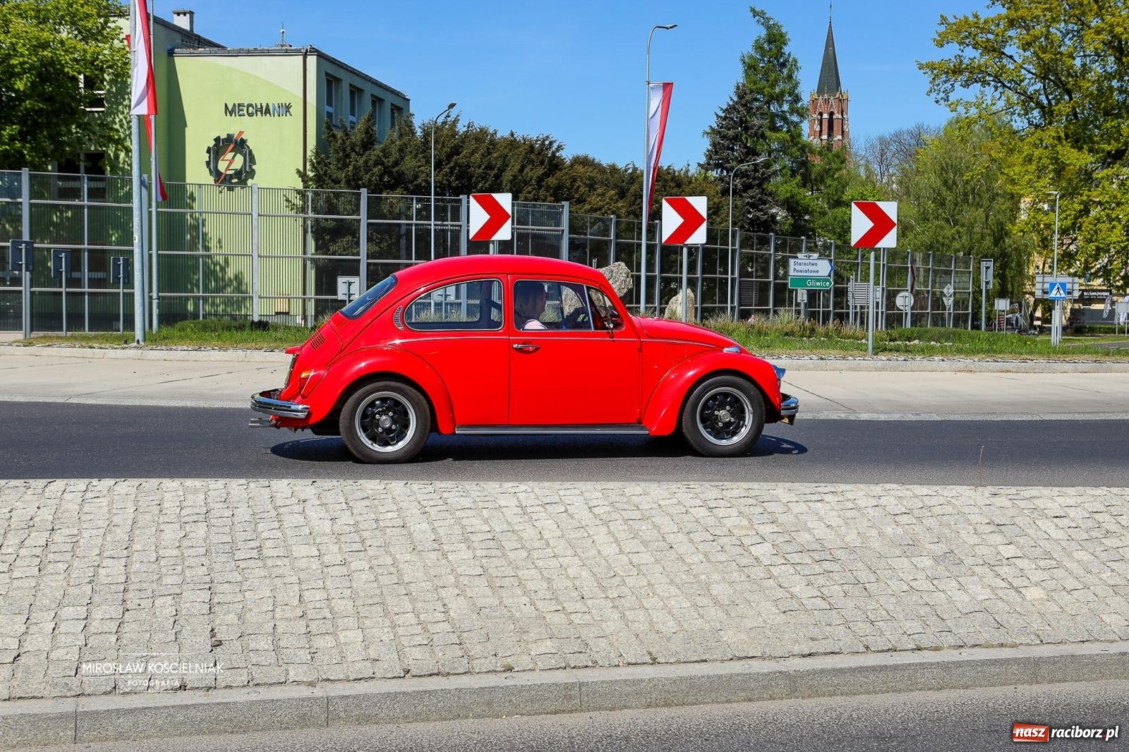 Zdjęcie w galerii na portalu naszraciborz.pl: Majówka Pokoleń w AquaBrax zawitała do Raciborza. Klasyki opanowały rynek wiadomości z regionu