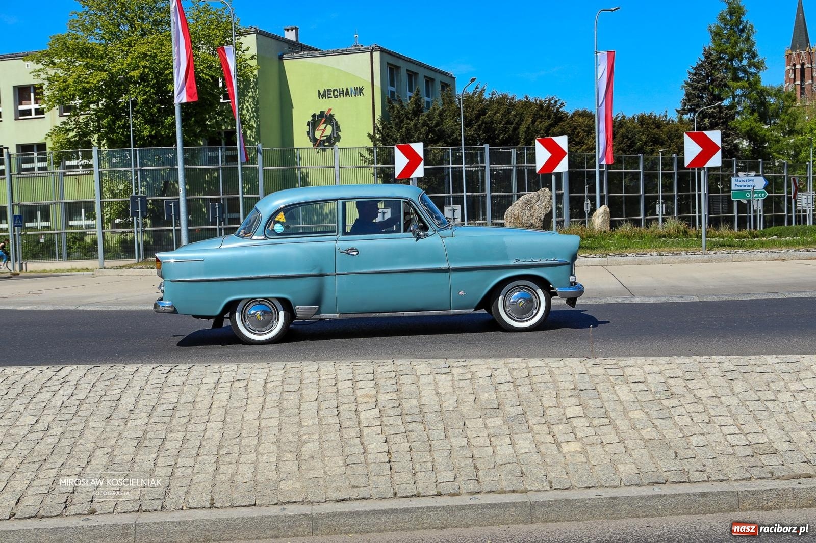 Zdjęcie w galerii na portalu naszraciborz.pl: Majówka Pokoleń w AquaBrax zawitała do Raciborza. Klasyki opanowały rynek wiadomości z regionu