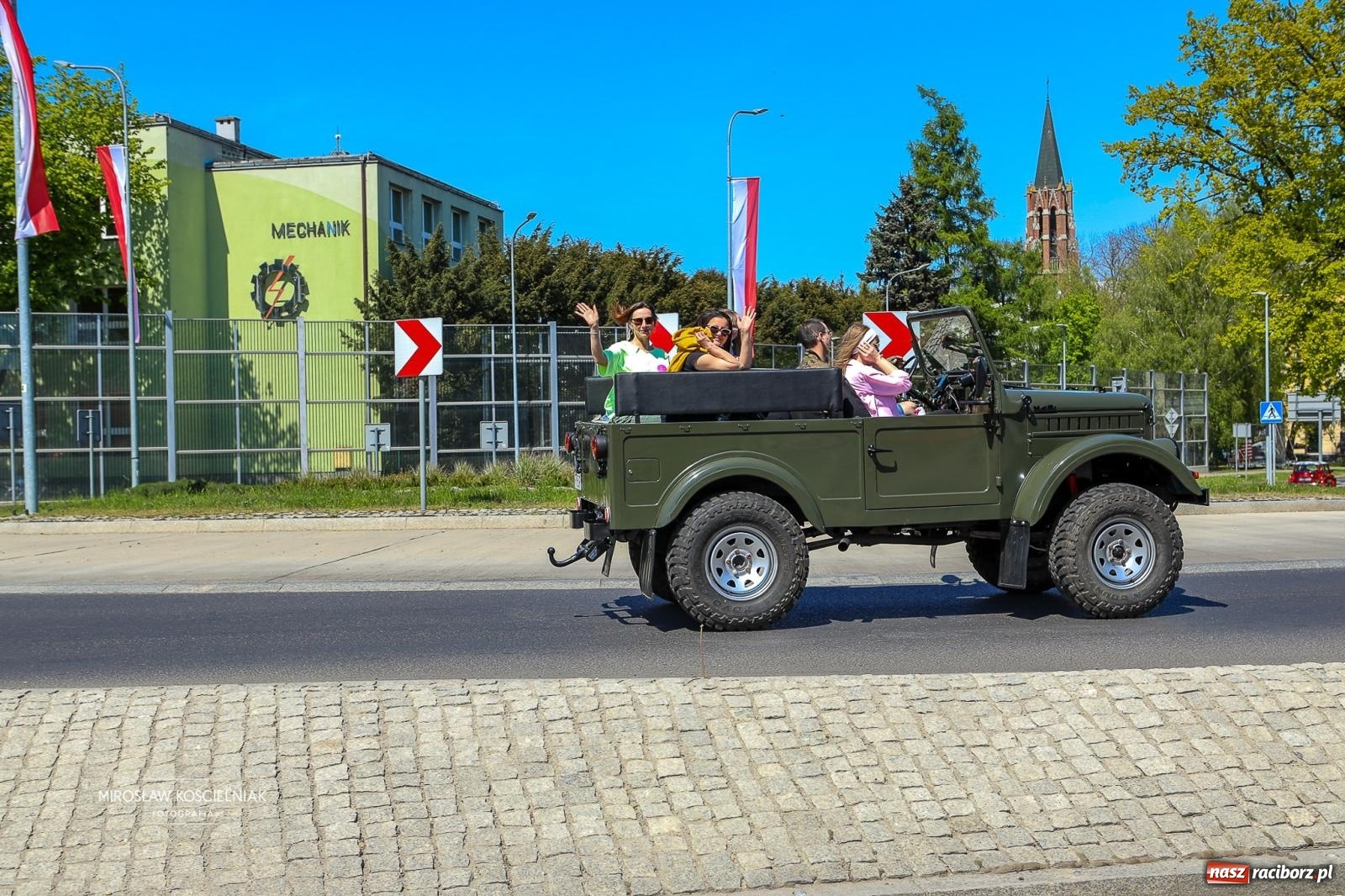 Zdjęcie w galerii na portalu naszraciborz.pl: Majówka Pokoleń w AquaBrax zawitała do Raciborza. Klasyki opanowały rynek wiadomości z regionu