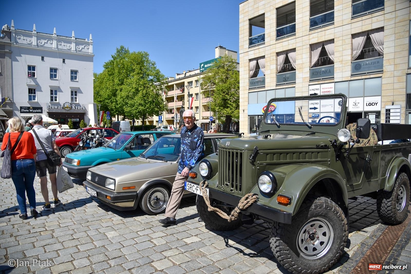 Zdjęcie w galerii na portalu naszraciborz.pl: Majówka Pokoleń w AquaBrax zawitała do Raciborza. Klasyki opanowały rynek wiadomości z regionu