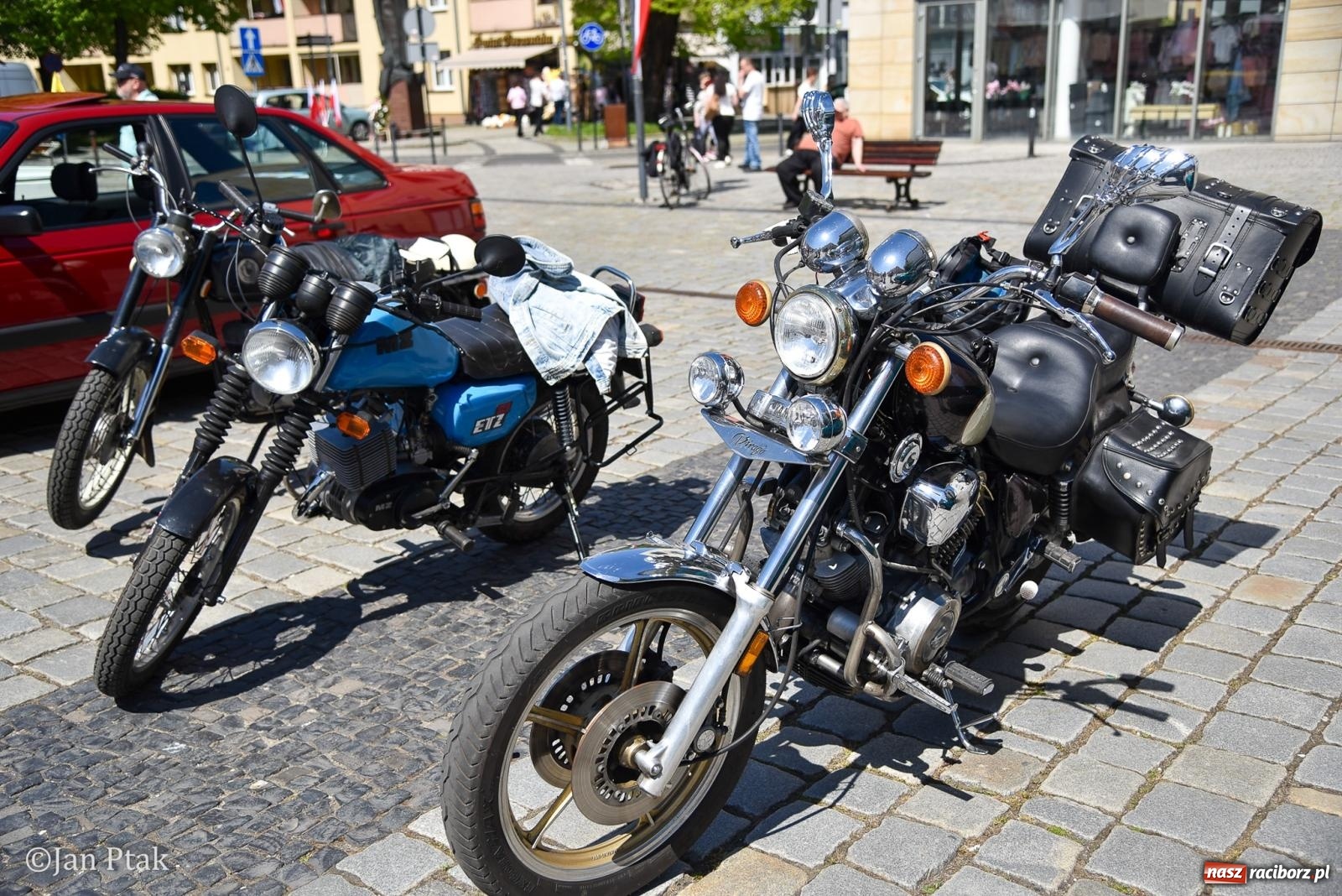 Zdjęcie w galerii na portalu naszraciborz.pl: Majówka Pokoleń w AquaBrax zawitała do Raciborza. Klasyki opanowały rynek wiadomości z regionu