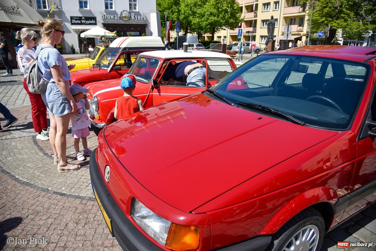 Zdjęcie w galerii na portalu naszraciborz.pl: Majówka Pokoleń w AquaBrax zawitała do Raciborza. Klasyki opanowały rynek wiadomości z regionu