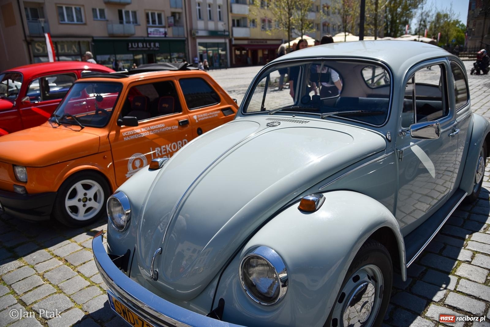 Zdjęcie w galerii na portalu naszraciborz.pl: Majówka Pokoleń w AquaBrax zawitała do Raciborza. Klasyki opanowały rynek wiadomości z regionu