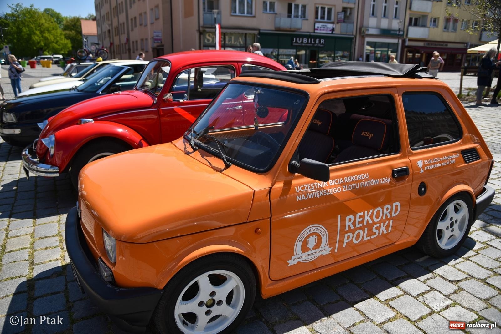 Zdjęcie w galerii na portalu naszraciborz.pl: Majówka Pokoleń w AquaBrax zawitała do Raciborza. Klasyki opanowały rynek wiadomości z regionu