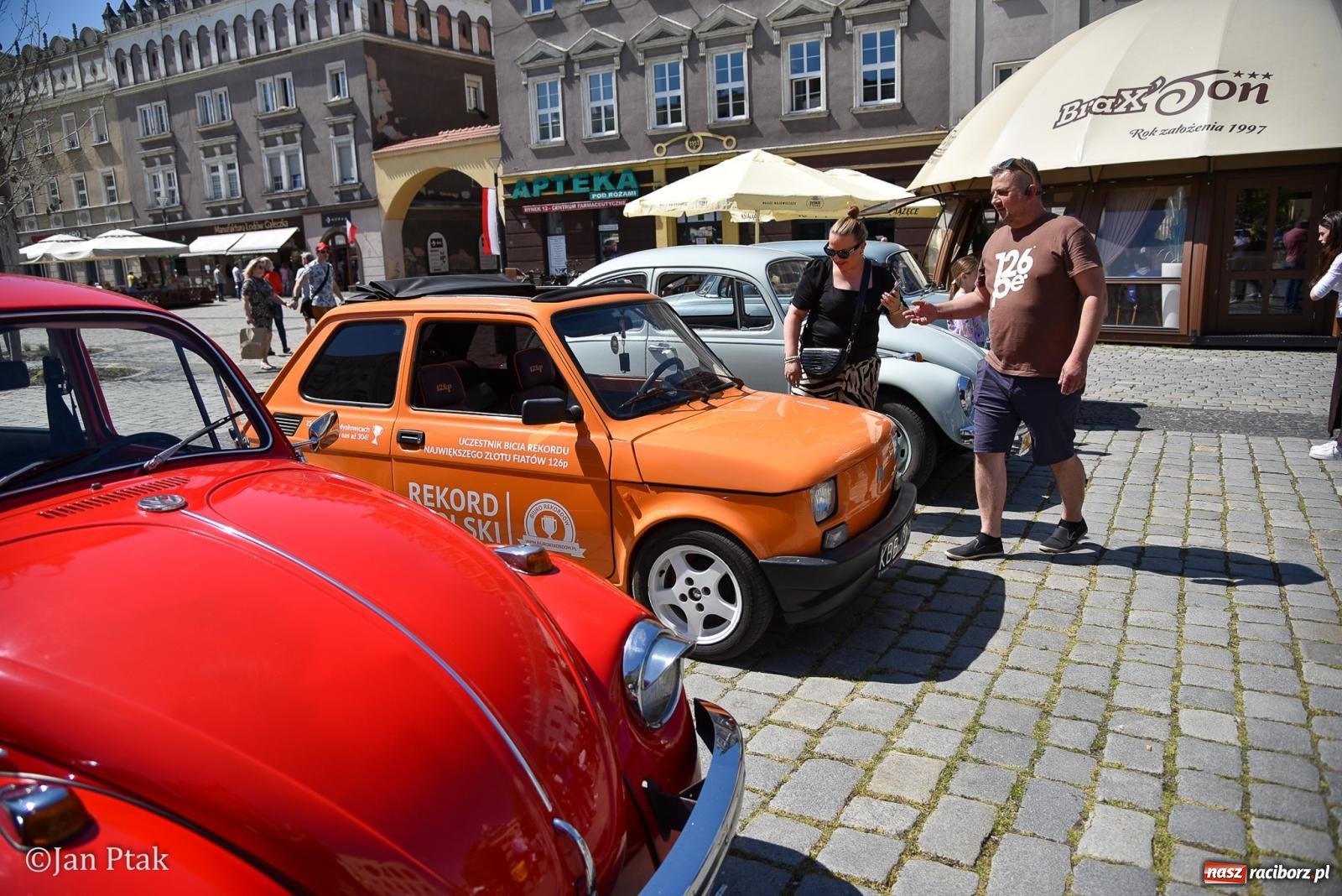 Zdjęcie w galerii na portalu naszraciborz.pl: Majówka Pokoleń w AquaBrax zawitała do Raciborza. Klasyki opanowały rynek wiadomości z regionu