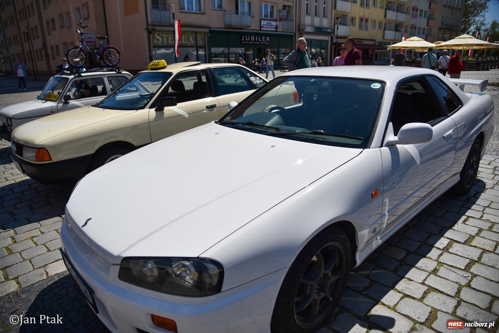 Zdjęcie w galerii na portalu naszraciborz.pl: Majówka Pokoleń w AquaBrax zawitała do Raciborza. Klasyki opanowały rynek wiadomości z regionu
