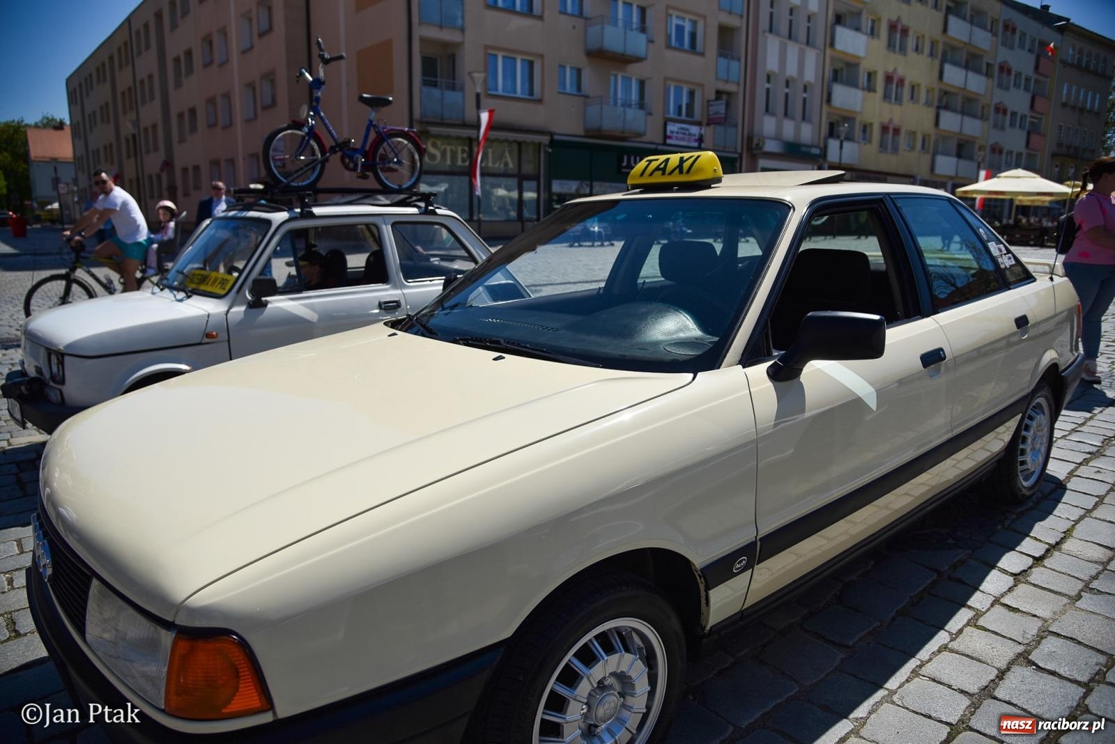Zdjęcie w galerii na portalu naszraciborz.pl: Majówka Pokoleń w AquaBrax zawitała do Raciborza. Klasyki opanowały rynek wiadomości z regionu