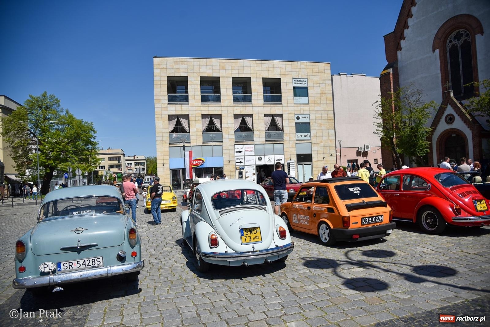 Zdjęcie w galerii na portalu naszraciborz.pl: Majówka Pokoleń w AquaBrax zawitała do Raciborza. Klasyki opanowały rynek wiadomości z regionu