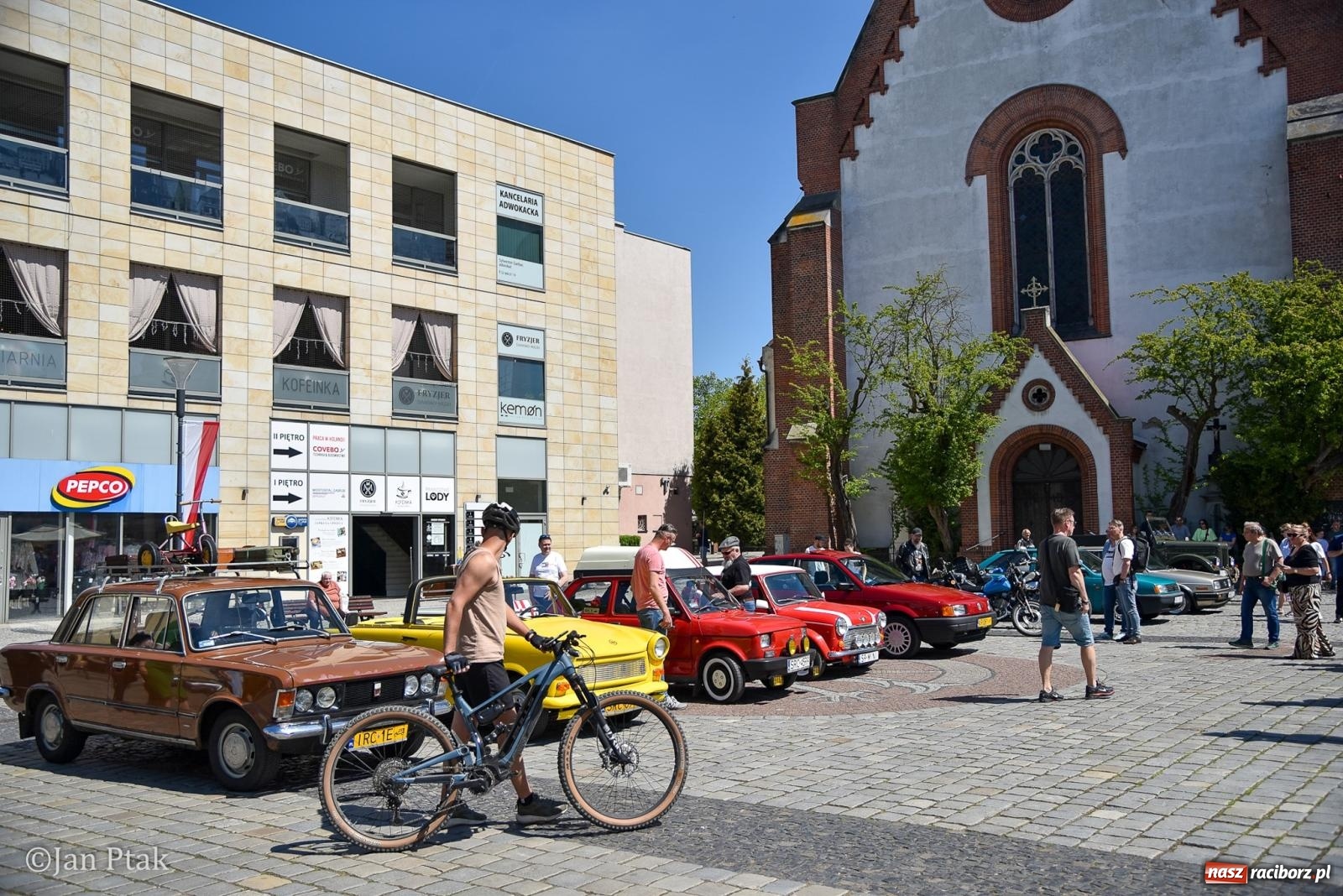 Zdjęcie w galerii na portalu naszraciborz.pl: Majówka Pokoleń w AquaBrax zawitała do Raciborza. Klasyki opanowały rynek wiadomości z regionu