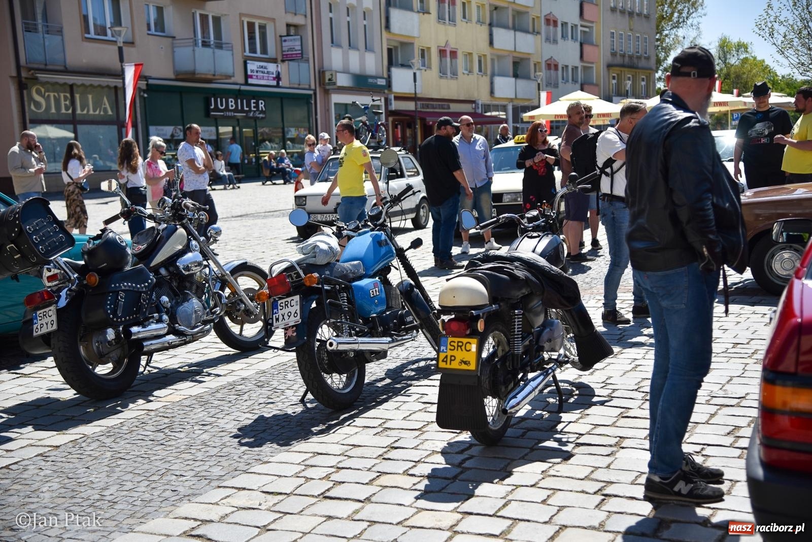 Zdjęcie w galerii na portalu naszraciborz.pl: Majówka Pokoleń w AquaBrax zawitała do Raciborza. Klasyki opanowały rynek wiadomości z regionu
