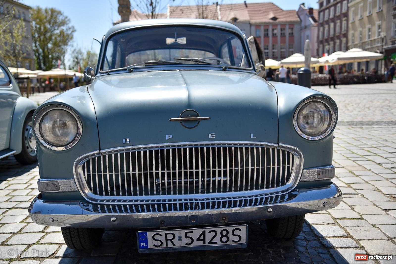 Zdjęcie w galerii na portalu naszraciborz.pl: Majówka Pokoleń w AquaBrax zawitała do Raciborza. Klasyki opanowały rynek wiadomości z regionu