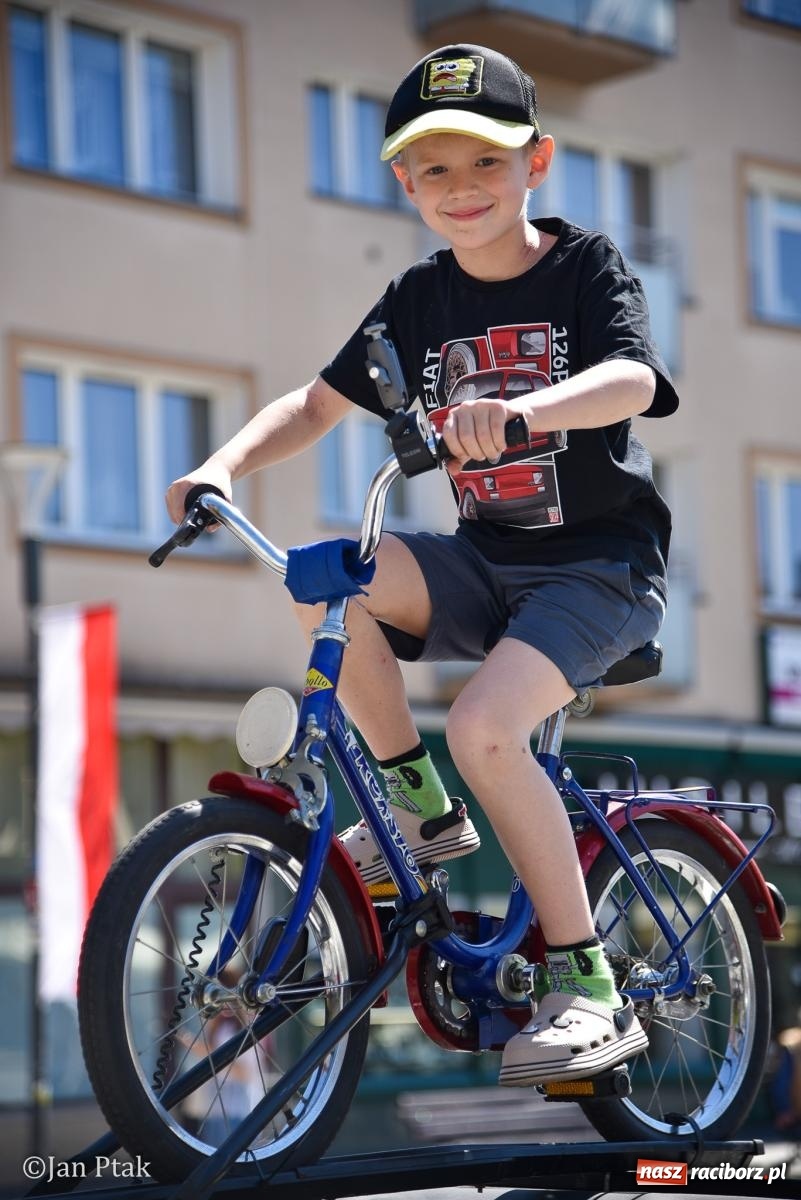 Zdjęcie w galerii na portalu naszraciborz.pl: Majówka Pokoleń w AquaBrax zawitała do Raciborza. Klasyki opanowały rynek wiadomości z regionu