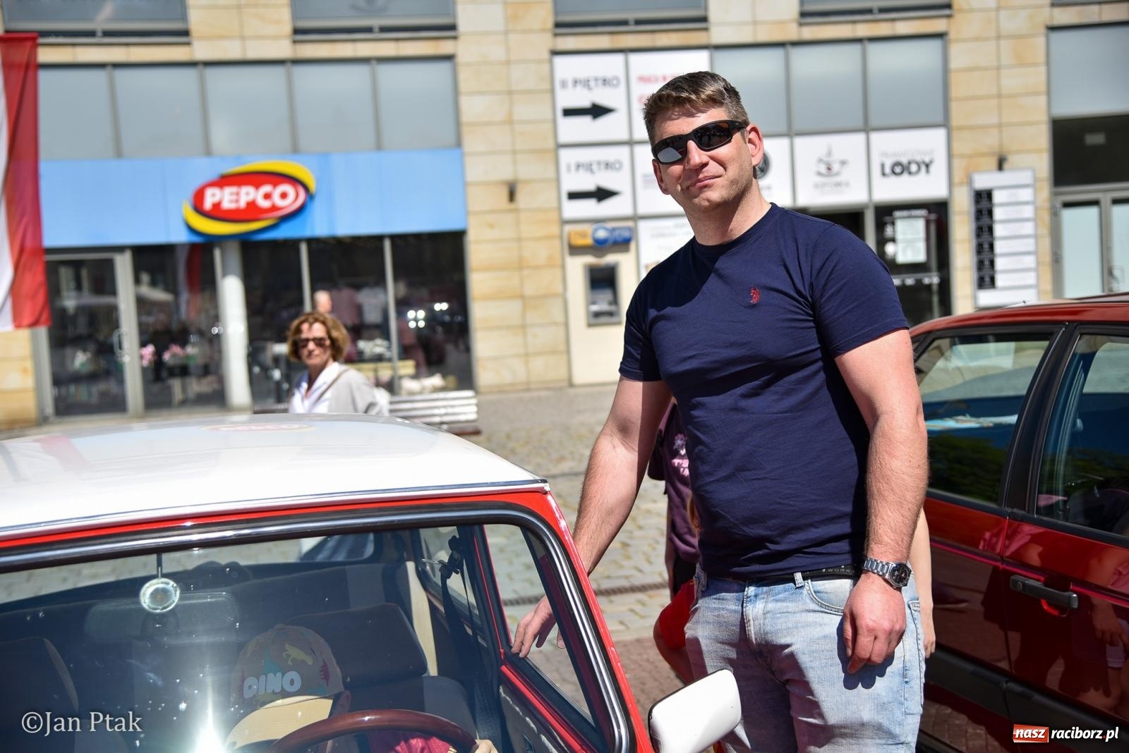 Zdjęcie w galerii na portalu naszraciborz.pl: Majówka Pokoleń w AquaBrax zawitała do Raciborza. Klasyki opanowały rynek wiadomości z regionu