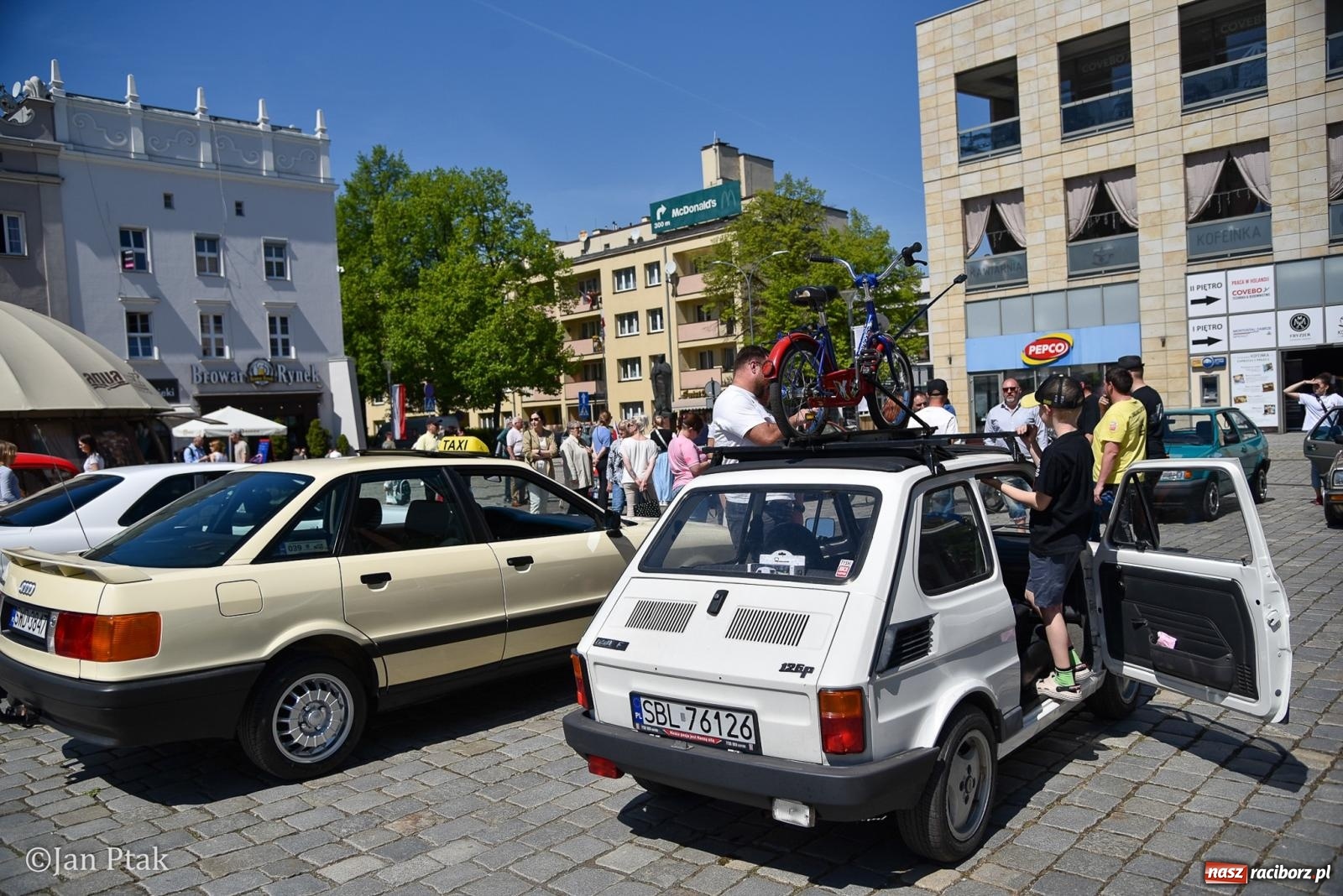 Zdjęcie w galerii na portalu naszraciborz.pl: Majówka Pokoleń w AquaBrax zawitała do Raciborza. Klasyki opanowały rynek wiadomości z regionu