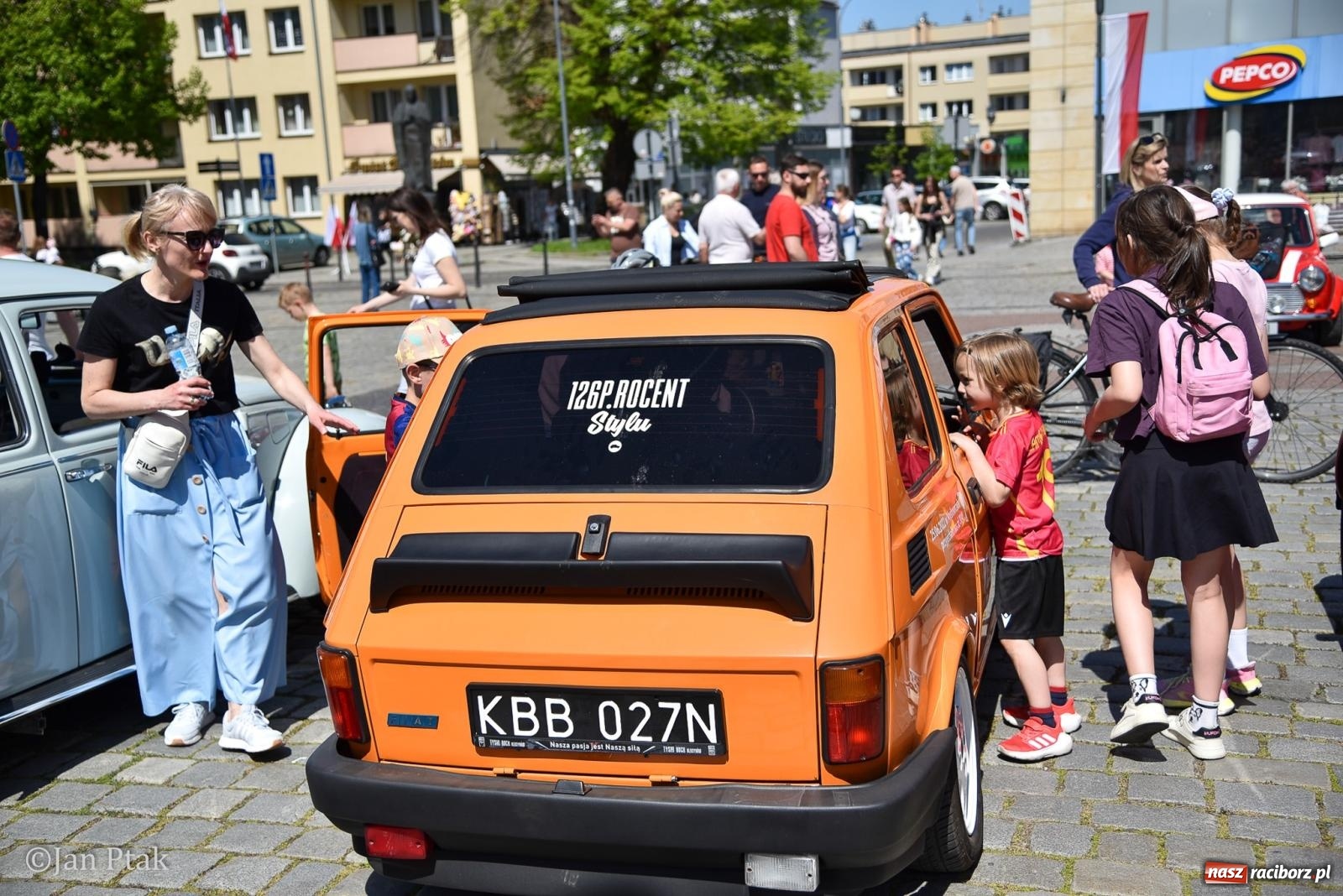 Zdjęcie w galerii na portalu naszraciborz.pl: Majówka Pokoleń w AquaBrax zawitała do Raciborza. Klasyki opanowały rynek wiadomości z regionu