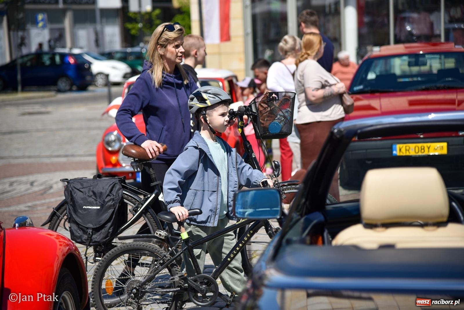 Zdjęcie w galerii na portalu naszraciborz.pl: Majówka Pokoleń w AquaBrax zawitała do Raciborza. Klasyki opanowały rynek wiadomości z regionu