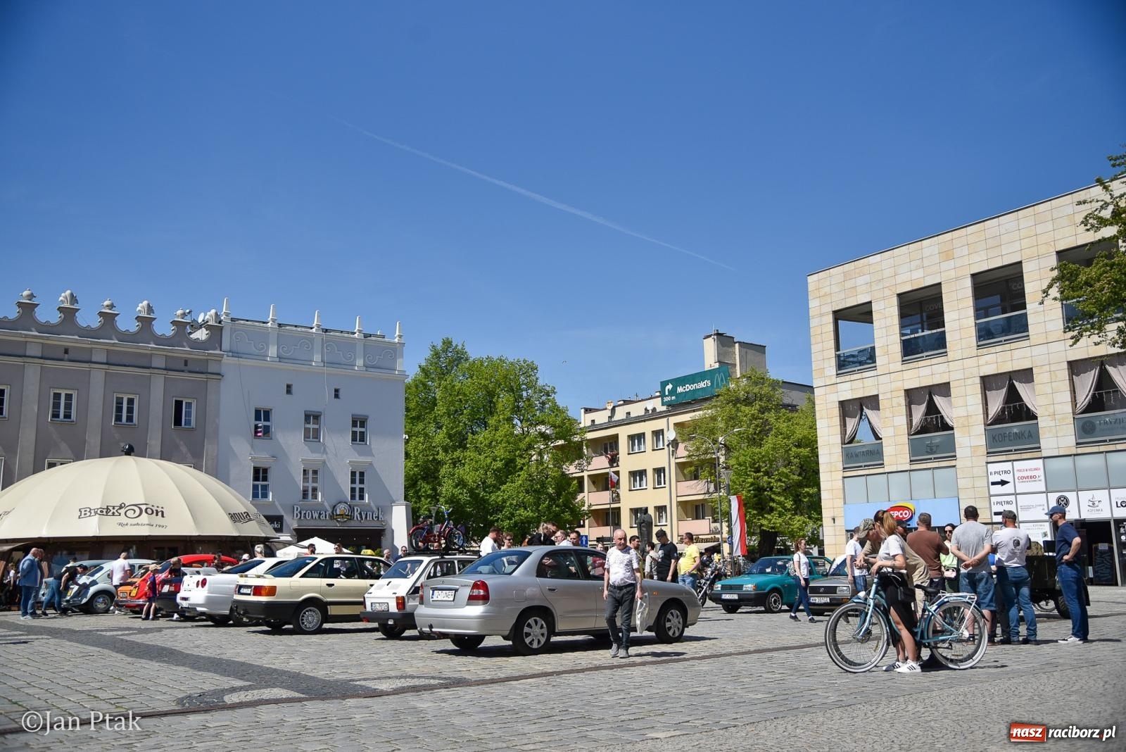 Zdjęcie w galerii na portalu naszraciborz.pl: Majówka Pokoleń w AquaBrax zawitała do Raciborza. Klasyki opanowały rynek wiadomości z regionu