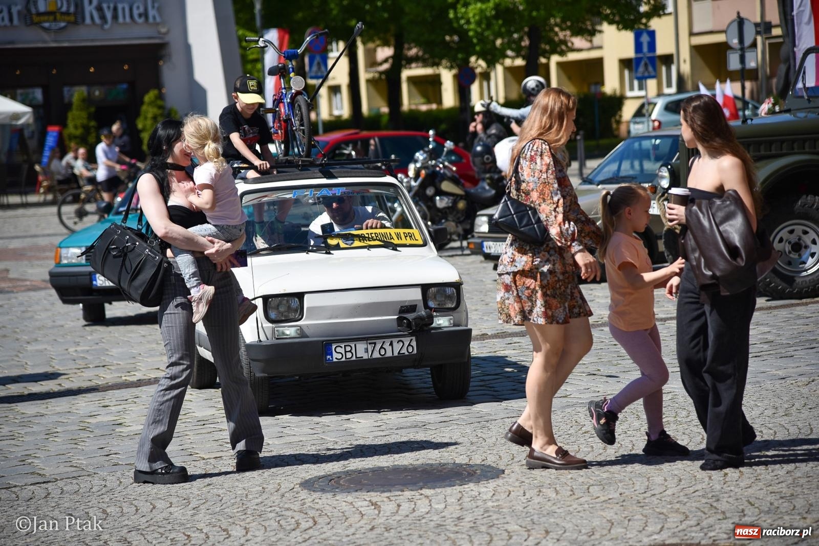 Zdjęcie w galerii na portalu naszraciborz.pl: Majówka Pokoleń w AquaBrax zawitała do Raciborza. Klasyki opanowały rynek wiadomości z regionu