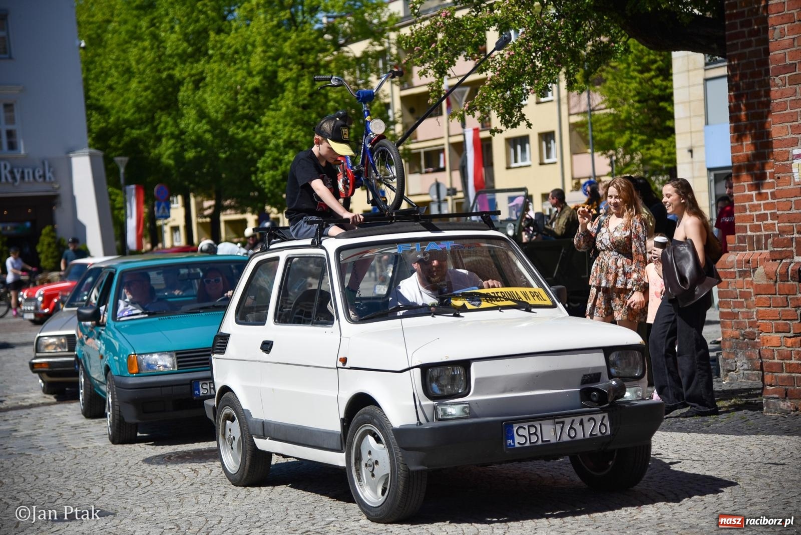 Zdjęcie w galerii na portalu naszraciborz.pl: Majówka Pokoleń w AquaBrax zawitała do Raciborza. Klasyki opanowały rynek wiadomości z regionu