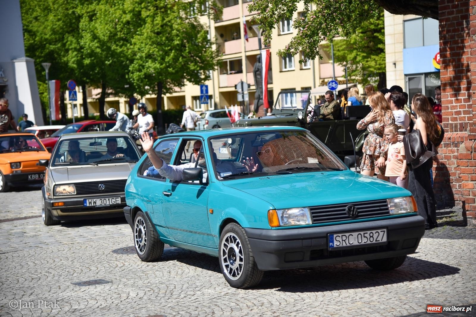 Zdjęcie w galerii na portalu naszraciborz.pl: Majówka Pokoleń w AquaBrax zawitała do Raciborza. Klasyki opanowały rynek wiadomości z regionu
