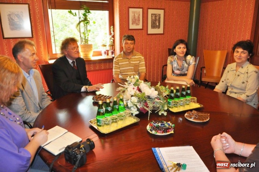 Zdjęcie w galerii na portalu naszraciborz.pl: Racibórz pomógł 7 rodzinie repatriantów wiadomości z regionu